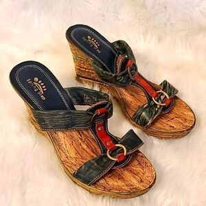 Spring step Genevieve distressed wedges